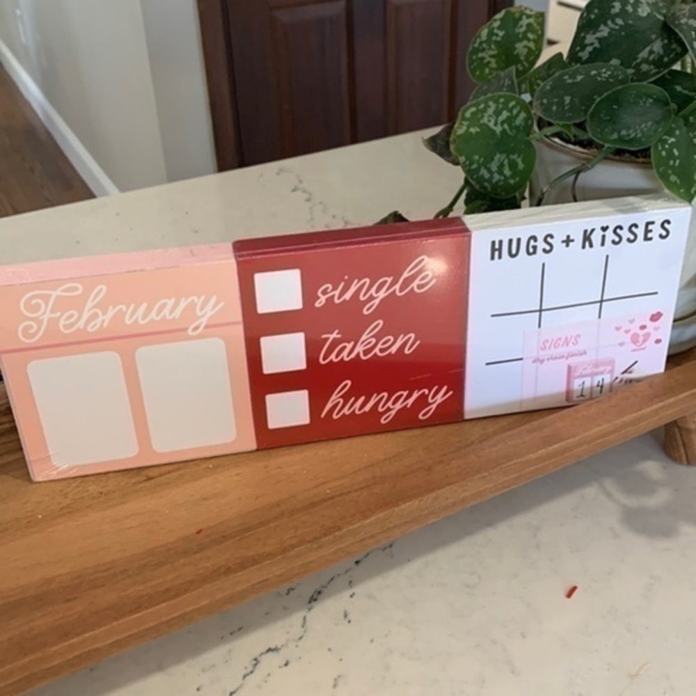 Target bullseye wooden signs . Comes in pack of 3 , each sign is 4in x 4in